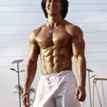 Tiger Shroff Instagram - We tigers gotta stick together :D Make every day a happy one for the Tigers :) #InternationalTigerDay