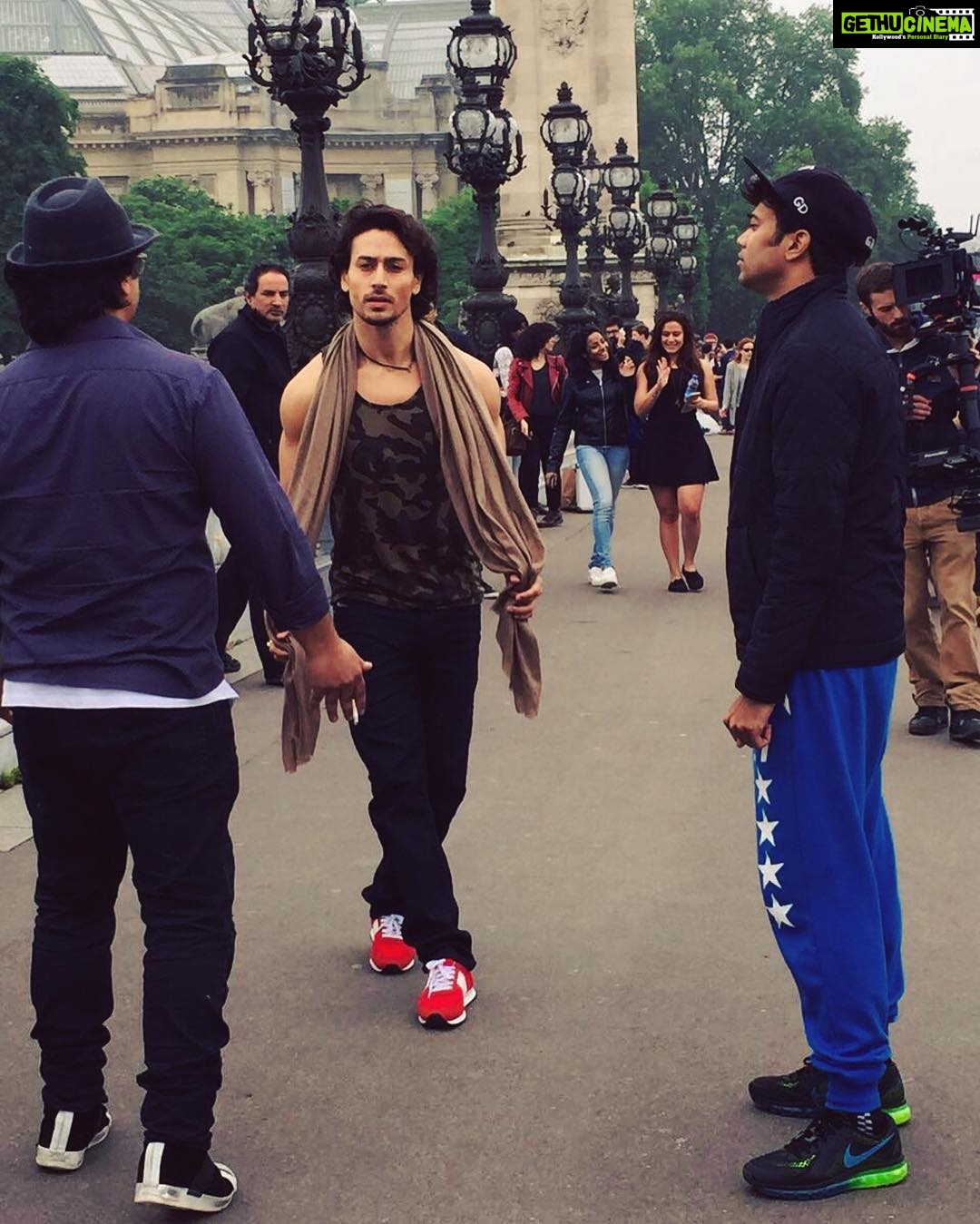 Tiger Shroff Instagram - Creating...moving....feeling...with the creators @sambombay @pareshshirodkar @dishapatani #befikra