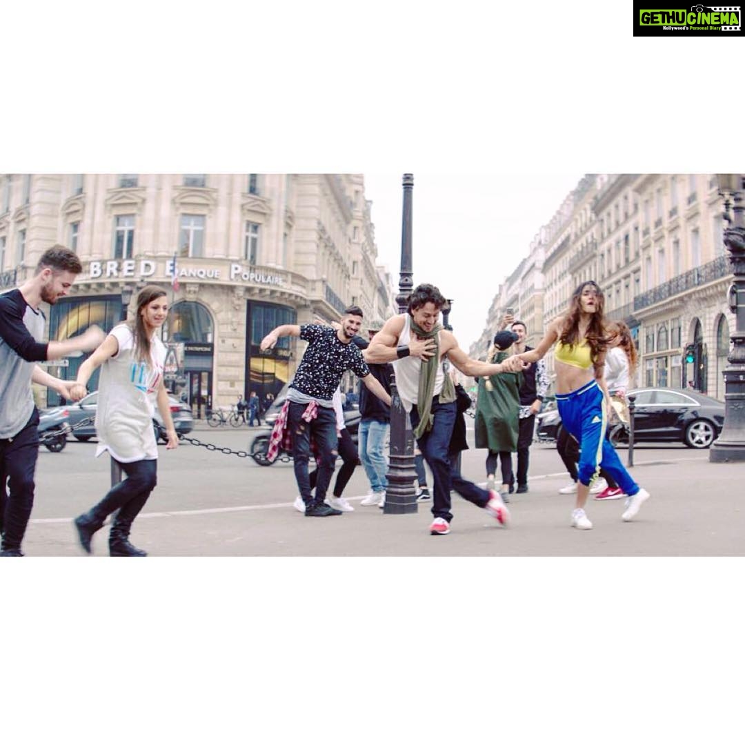 Tiger Shroff Instagram - Dance teaser coming soon! #befikra #speedoflight  #lovemoreworryless @dishapatani @sambombay @pareshshirodkar  @teamtigershroff - Gethu Cinema