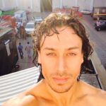 Tiger Shroff Instagram - #peace #ontopofthevanity #mumbaisummer