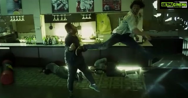 Tiger Shroff Instagram - Level 1 #Baaghi climax. Peaceful warrior not so peaceful here 😊🙈 #bruceleemoment #longwaytogo