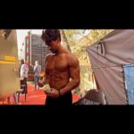 Tiger Shroff Instagram – Have you guys tried the ice-cream diet yet? 🥭🍦😍 #bts #heropanti2 @rajendradhole