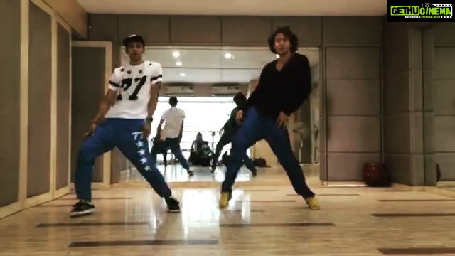 Tiger Shroff Instagram - A small fun fan tribute to our favourite! @hrithikroshan