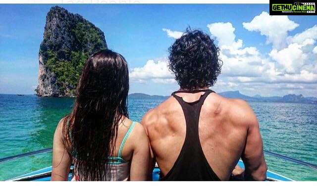 Tiger Shroff Instagram - Baaghis got each others back ❤shoulder to shoulder. #april29 #baaghi 🙏 @shraddhakapoor @sabbir24x7