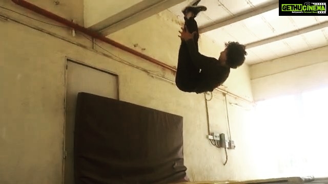 Tiger Shroff Instagram - Abhi toh Maine khatam kiya...today's training! #RestDay