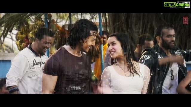 Tiger Shroff Instagram - #Repost @teamtigershroff ・・・ The best way to kick off your weekend is with the #ChamCham! Out NOW! (Link in bio) ▶️ bit.ly/BaaghiSong_ChamCham #TigerShroff #ShraddhaKapoor #SabbirKhan #SajidNadiadwala #MeetBros #MonaliThakur #BaaghiMusic #BaaghiSong #Baaghi