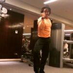 Tiger Shroff Instagram - Practice makes a man perfect! @nehwalsaina I’m sure you’ll agree. Show me your #GetFitInStyle trick @fitbitin