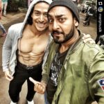 Tiger Shroff Instagram - His music will make anyone move :) #Repost @manjmusik ・・・ Repost... Had to! Check this guy out on our new track #letstalkaboutlove #baaghi directed by @sabbir24x7 who also wrote the hook. Love u guys! Link in my bio. @tigerjackieshroff @shraddhakapoor @raftaarmusic @nehakakkar