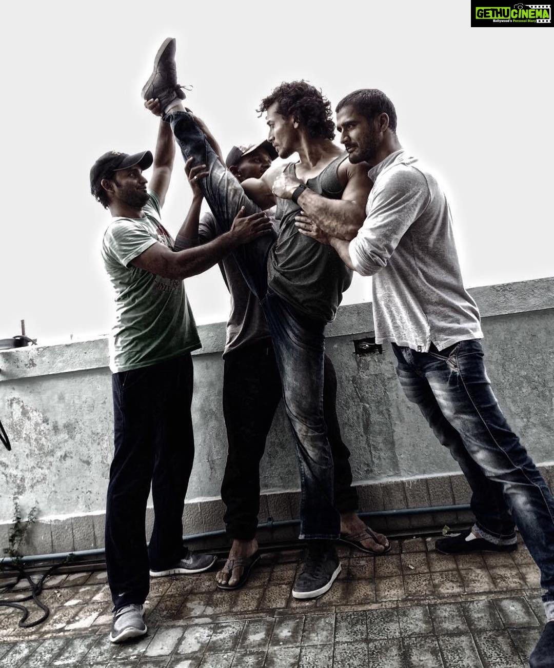 Tiger Shroff Instagram - Thank you @fitbitin and my #TeamTiger! Couldn't do it without you! ❤ #GetFitInStyle