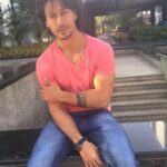 Tiger Shroff Instagram - ❤️😊 #sitting #waiting #oneweektogo