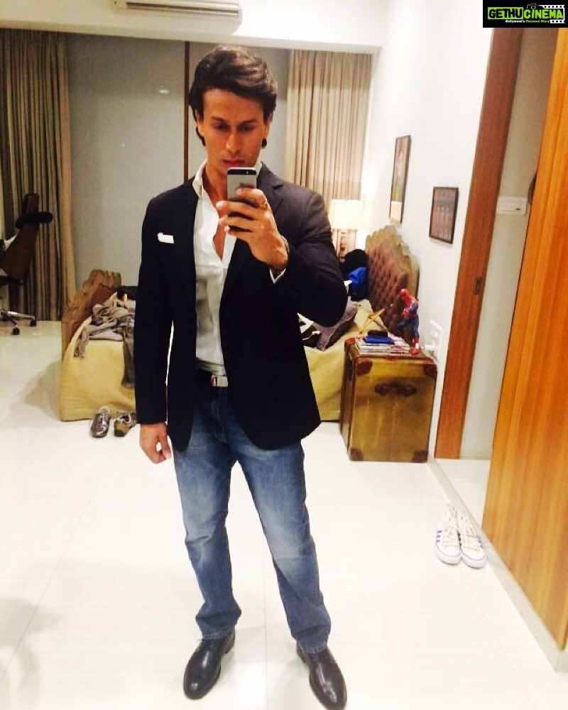 Tiger Shroff Instagram - Off to do some heropanti with the real heroes. #Umang2016