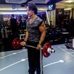Tiger Shroff Instagram - Charging my powers with the help of my #ChargeHR @fitbitin and getting back into superhero form.