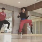 Tiger Shroff Instagram - Bringing in the New Year trying to dance to one of the legendary Prabhudeva sirs song 😊 @pareshshirodkar @jueevaidya #beingmastane