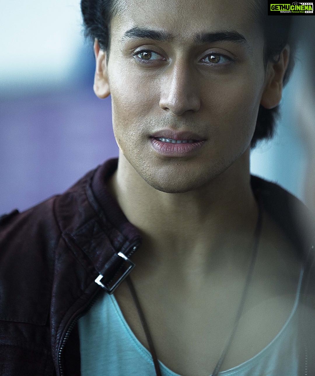 Tiger Shroff Instagram - #Repost @teamtigershroff ・・・ We ❤️ you @TigerJackieShroff #TigerShroff ☺️