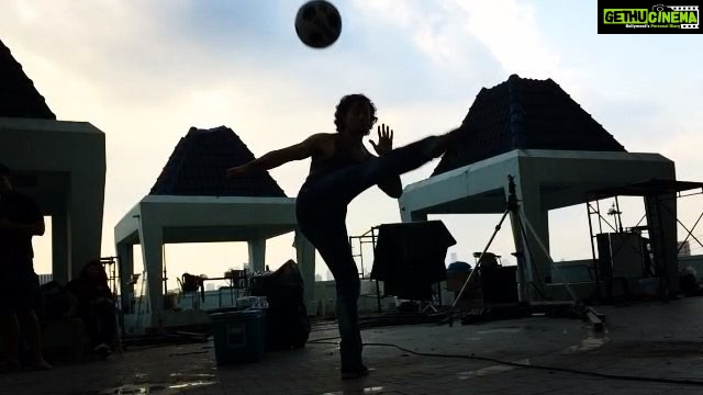 Tiger Shroff Instagram - The #ThailandTouch... #baaghi #footballbaaghistyle