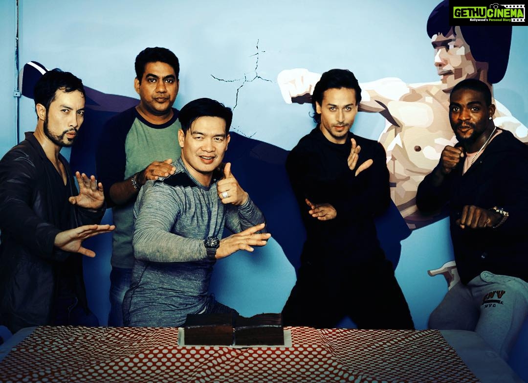Tiger Shroff Instagram - I always thought hard work beats talent but when talent works hard, so inspired by them. Got to learn so much. Next level. #team #baaghi @sabbir24x7 @teamtigershroff