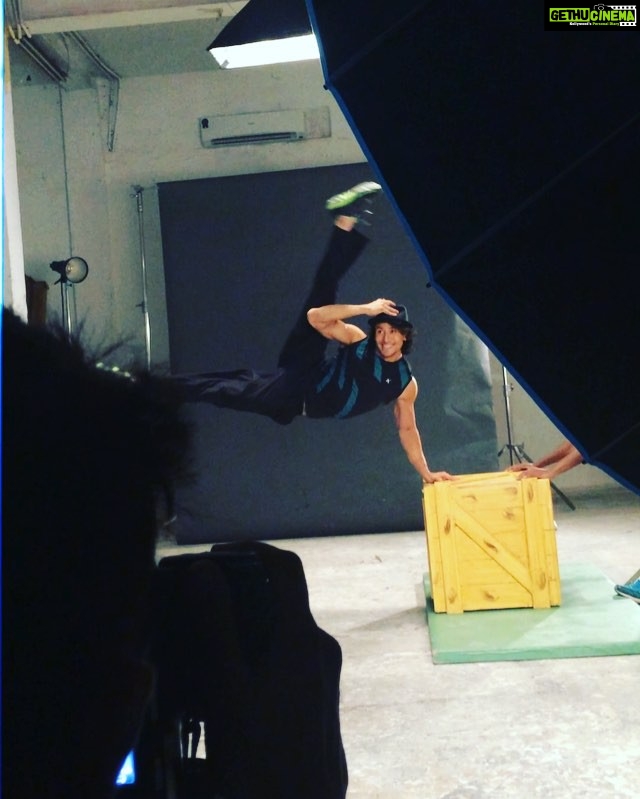 Tiger Shroff Instagram - Say cheeseeeee Hrx style! @hrxbrand