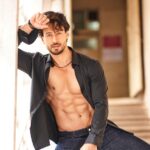 Tiger Shroff Instagram – Lookin at you lookin at me… 📸 by @avigowariker #postpackupshot