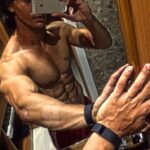 Tiger Shroff Instagram - If you want to make the world a better place take a look at yourself and make a change. Be the man in the mirror. @FitbitIN #GoaRnB #GenesisFoundation