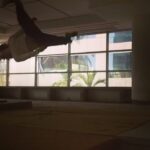 Tiger Shroff Instagram - Tried kicking the ceiling but badly failed! 😄