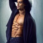 Tiger Shroff Instagram - :)