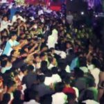 Tiger Shroff Instagram - #Repost @ayeshashroff This is called a sea of love!!!!😄😄😄🙏🙏🙏🙏so blessed and grateful!!!!🙏🙏🙏❤️❤️❤️❤️