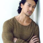 Tiger Shroff Instagram - One of those working Sunday's where you wish you had a wall or someone to lean on.