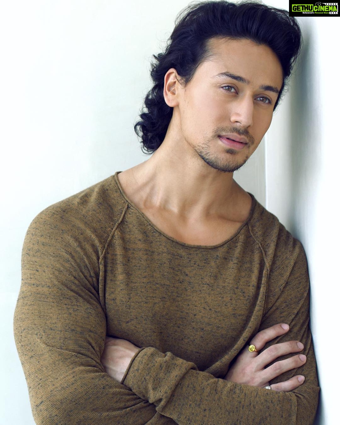 Tiger Shroff showcases chiselled jawline, ripped shoulder in latest  Instagram post : The Tribune India