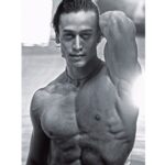 Tiger Shroff Instagram – Focused on what’s to come… #Baaghi #AFlyingJatt