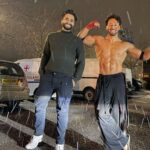 Tiger Shroff Instagram - Literally chilling with my Bossman aka Producer Saab aka Bro 💙❄️ #Ganapath @jackkybhagnani
