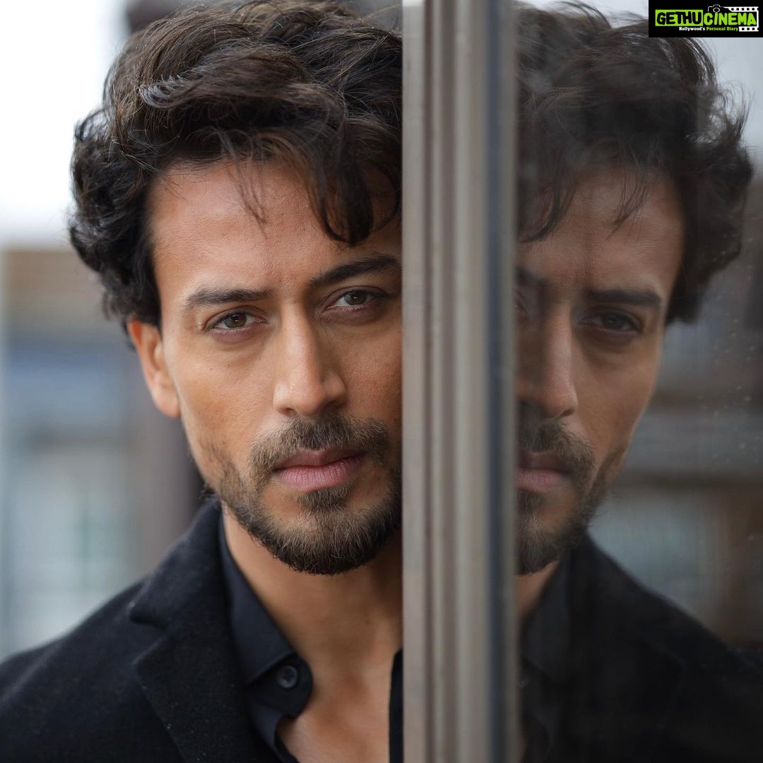 Tiger Shroff Instagram - All eyes on the prize🐯 #ganapath Hair - @amityashwant_hair makeup - @rahulkothavale 📸 @framingframes