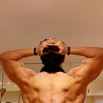 Tiger Shroff Instagram - Who else is obsessed with this song!? 🔥💜 #ganapath #climaxprep