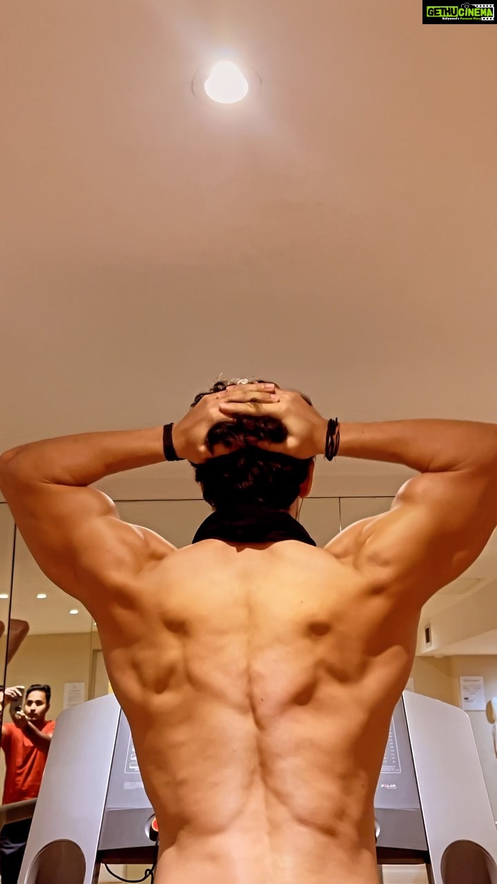 Tiger Shroff Instagram - Who else is obsessed with this song!? 🔥💜 #ganapath #climaxprep