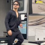 Tiger Shroff Instagram - The GEL-QUANTUM 360™️ 6 RE sneaker will take you through your entire day effortlessly, thanks to a seamless easy-on, easy-off experience for making quick moves and advanced Gel-Technology for advanced cushioning. #ASICS #EngineeredForEveryday #ad