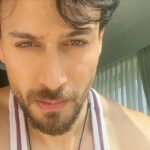 Tiger Shroff Instagram - Felt pretty might delete later…’no make up make up’ look 🤪by @dishapatani