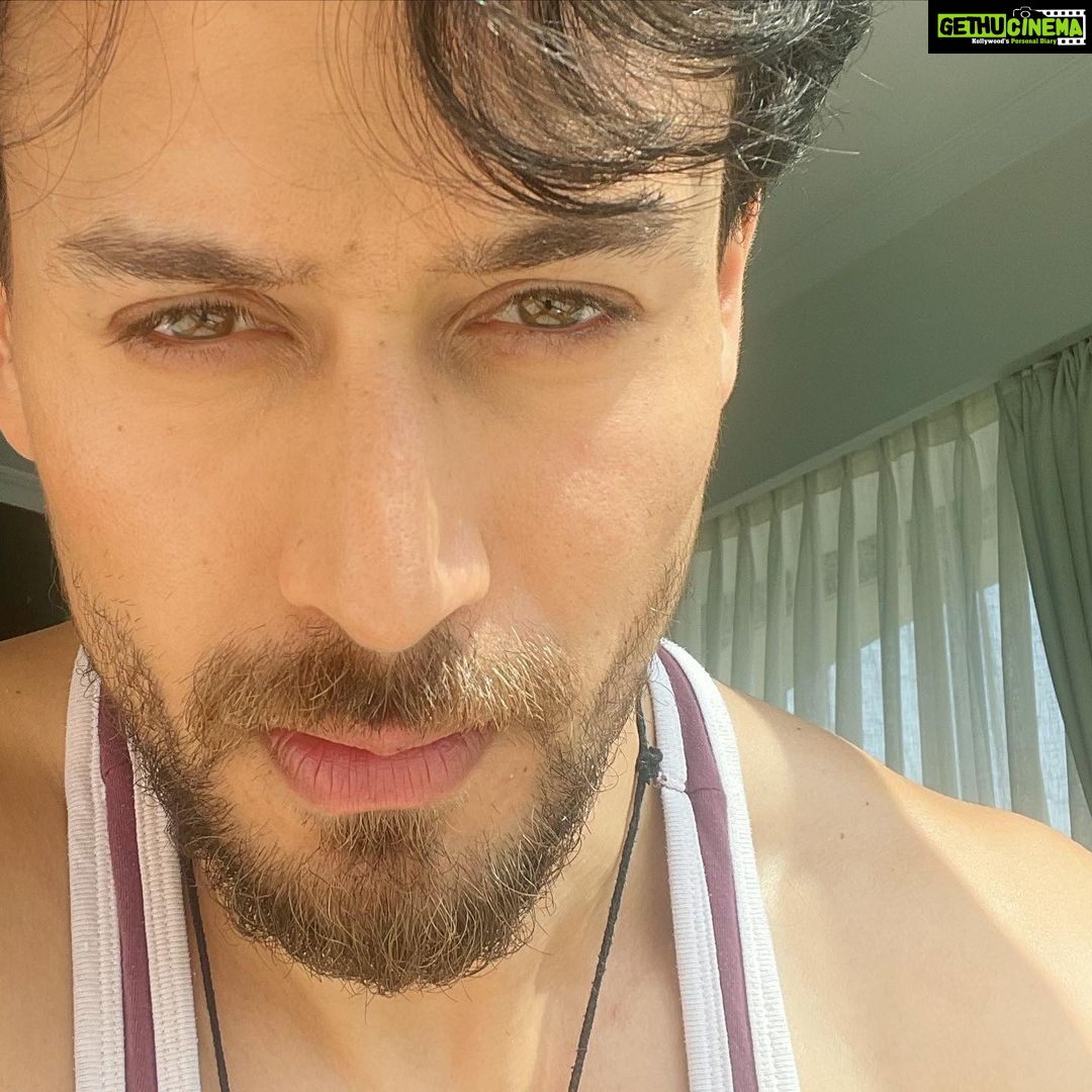 Tiger Shroff Instagram - Felt pretty might delete later…’no make up make up’ look 🤪by @dishapatani