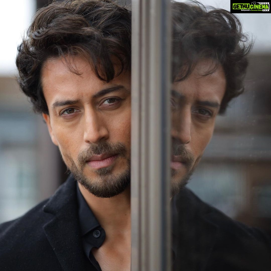 Tiger Shroff Instagram - All eyes on the prize🐯 #ganapath Hair - @amityashwant_hair makeup - @rahulkothavale 📸 @framingframes