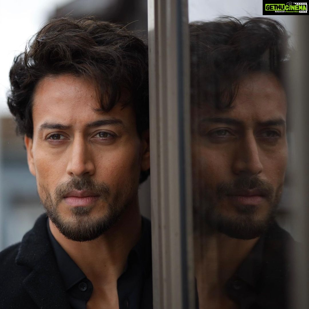 Tiger Shroff Instagram - All eyes on the prize🐯 #ganapath Hair - @amityashwant_hair makeup - @rahulkothavale 📸 @framingframes