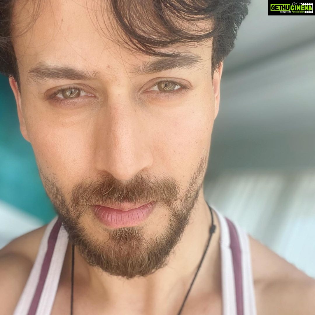 Tiger Shroff Instagram - Felt pretty might delete later…’no make up make up’ look 🤪by @dishapatani