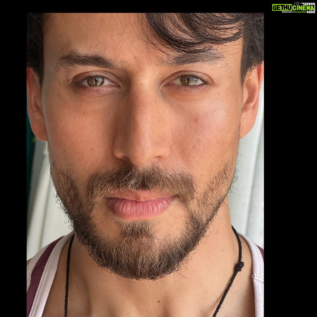Tiger Shroff Instagram - Felt pretty might delete later…’no make up make up’ look 🤪by @dishapatani