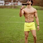 Tiger Shroff Instagram - 💛⚡️