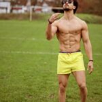 Tiger Shroff Instagram – 💛⚡️