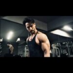 Tiger Shroff Instagram - Rise and grind