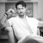 Tiger Shroff Instagram - I like this chair… @avigowariker