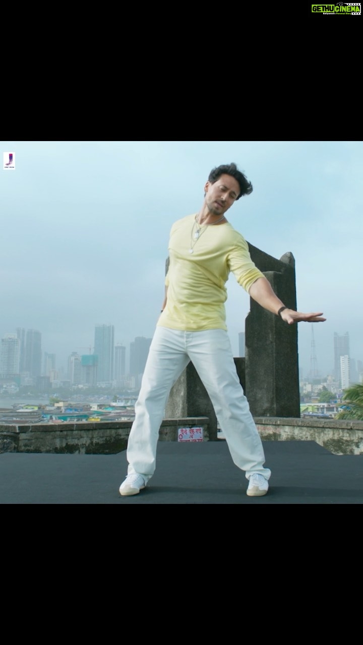 Tiger Shroff Instagram - This is my favourite part from #VandeMataram. Which one is yours? Full song out! Link in the bio. #VandeMataramSong #VandeMataramTribute @jackkybhagnani @jjustmusicofficial @remodsouza @vishalmishraofficial @ankan_sen7 @jueevaidya @mekaushalkishore @warnermusicindia @rahuldid @dhanukadeesha