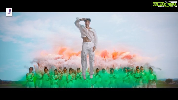 Tiger Shroff Instagram - Grateful to @jackkybhagnani for pushing me to sing #VandeMataram as my first hindi song. A lot of prep went into it with my vocal coach @suzanne_dmello and ofcourse @vishalmishraofficial ‘s guidance. So Happy to reunite with the amazing @remodsouza sir for this one❤️Here's a sneak peek for you that conspires thousands of emotions. ♥️ Excited!! Full song releasing on 10th August. @jackkybhagnani @jjustmusicofficial @dhanukadeesha @ankan_sen7 @jueevaidya @mekaushalkishore @warnermusicindia @rahuldid