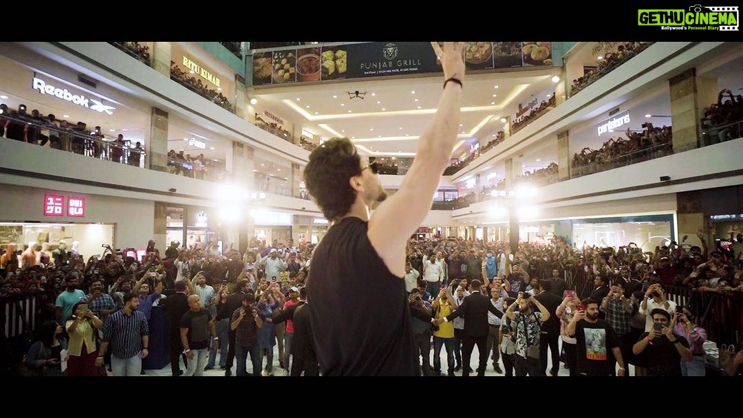 Tiger Shroff Instagram - Loved each and every bit of the amazing action-packed evening at the grand opening of the revamped ASICS store at the Ambience Mall, Gurugram. Watch the complete action. Go and have a glimpse of the new store & collection today! @asicsindia #SoundMindSoundBody #ASICSIN #ad