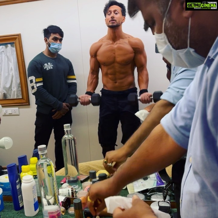 Tiger Shroff Instagram - Getting action ready after a while…#heropanti2 @rajendradhole