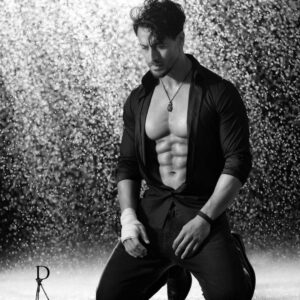 Tiger Shroff Instagram - Exclusive Outtake from #DabbooRatnaniCalendar ❤️ Photography @dabbooratnani Assisted by @manishadratnani Makeup @rahulkothavale Hair @amityashwant_hair Styling @ayeshashroff  Team Tiger @ishagoraksha  Team DR @myrahratnani @kiararatnani @shivaanratnani  Production @dabbooratnanistudio  Location @rustomjee_spaces  #dabbooratnanicalendar2021