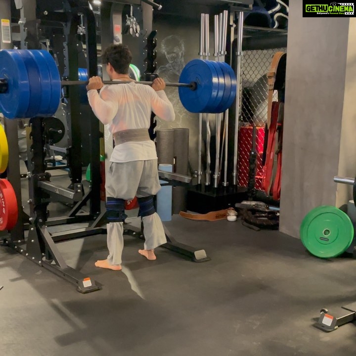 Tiger Shroff Instagram - Think i had another rep in me? 180 kgs #squats #legdays @mmamatrixgym